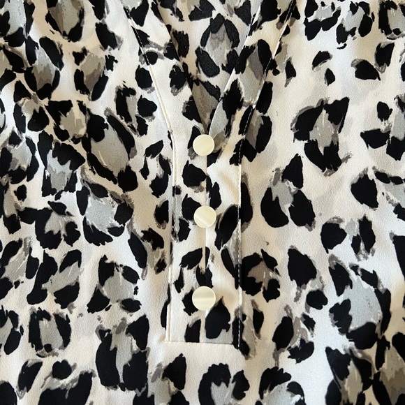 Van Heusen blouse - Picture 2 of 3